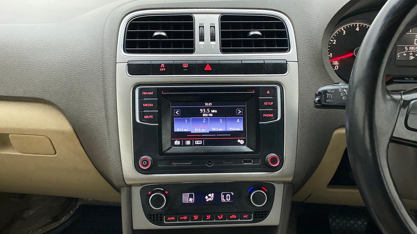 2017 Volkswagen Vento HIGHLINE 1.2 TSI AT, Petrol, Automatic, 52,022 km, Air Conditioner