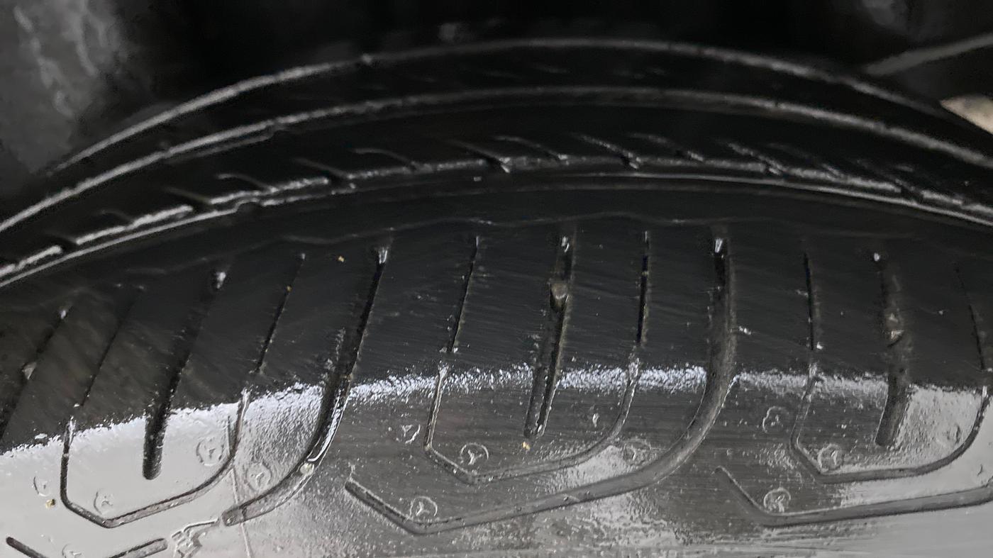 2017 Volkswagen Vento HIGHLINE 1.2 TSI AT, Petrol, Automatic, 52,022 km, Left Rear Tyre Tread