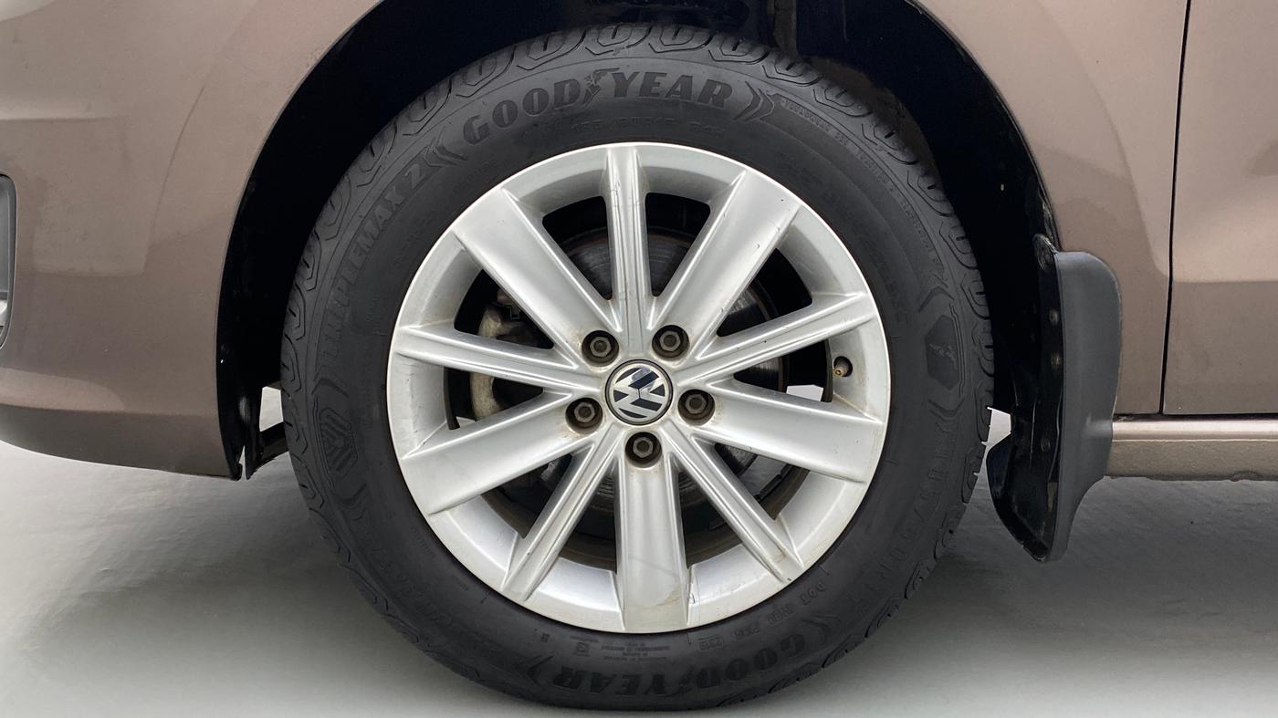 2017 Volkswagen Vento HIGHLINE 1.2 TSI AT, Petrol, Automatic, 52,022 km, Left Front Wheel