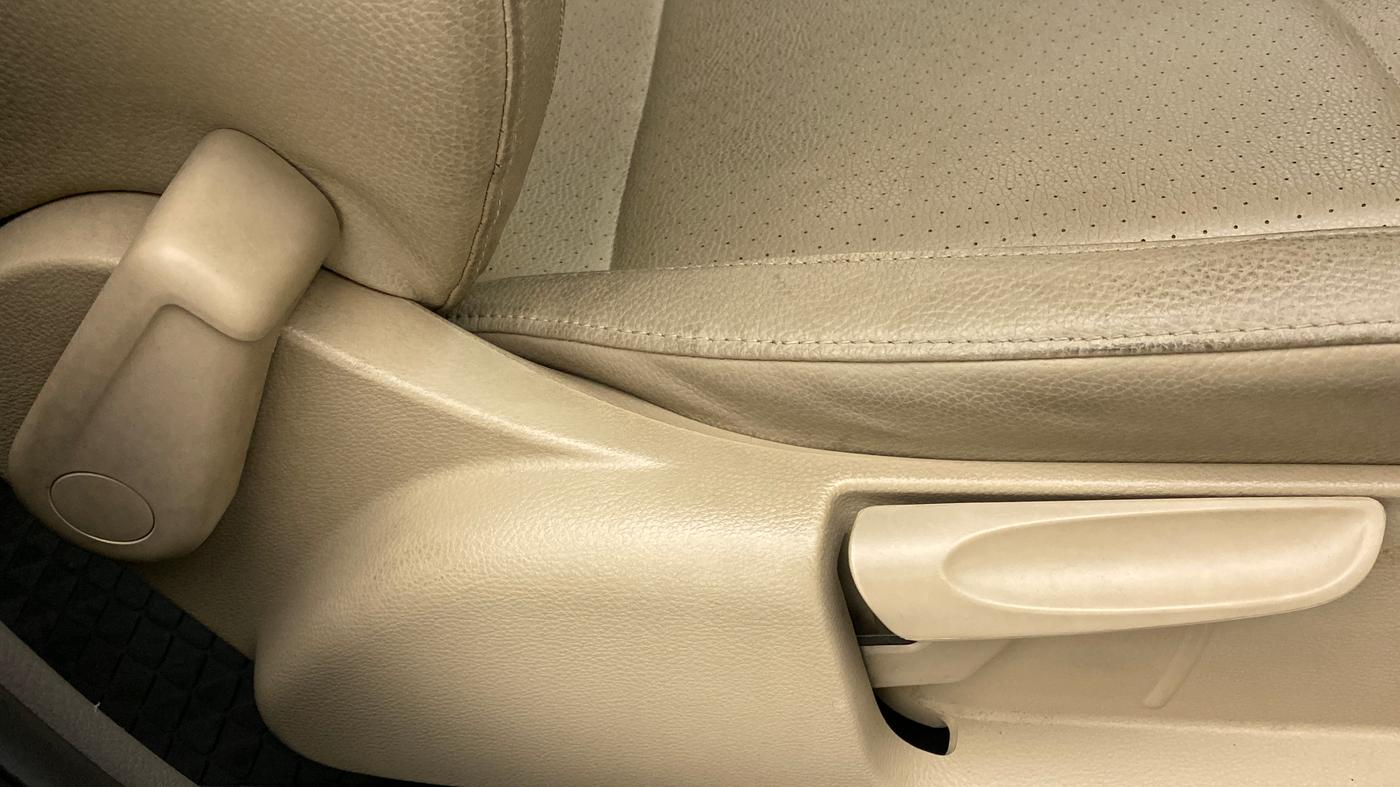 2017 Volkswagen Vento HIGHLINE 1.2 TSI AT, Petrol, Automatic, 52,022 km, Driver Side Adjustment Panel
