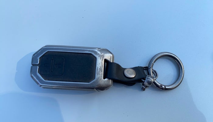 2021 Maruti Baleno ZETA PETROL 1.2, Petrol, Manual, 54,332 km, Key Close Up