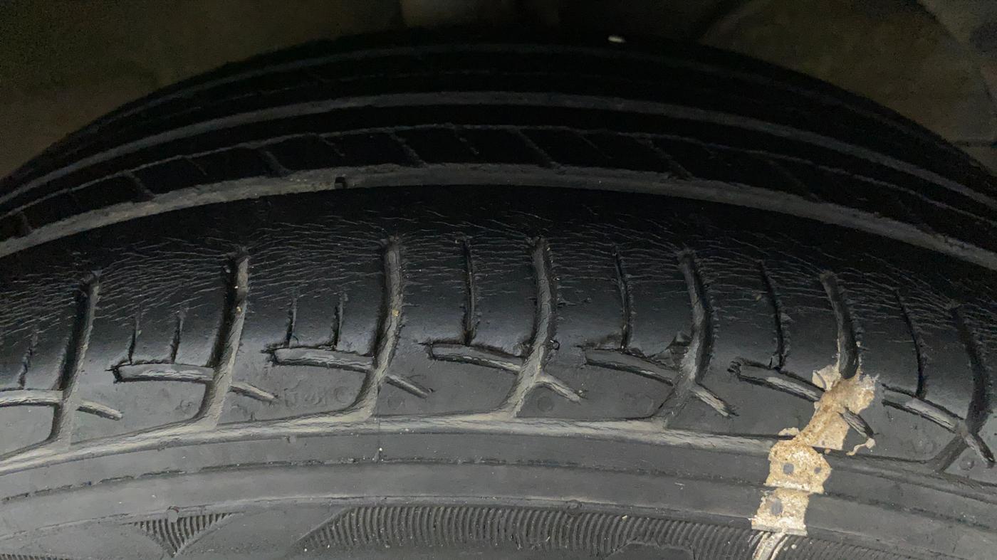 2016 Maruti Baleno DELTA 1.2 K12, Petrol, Manual, Right Front Tyre Tread