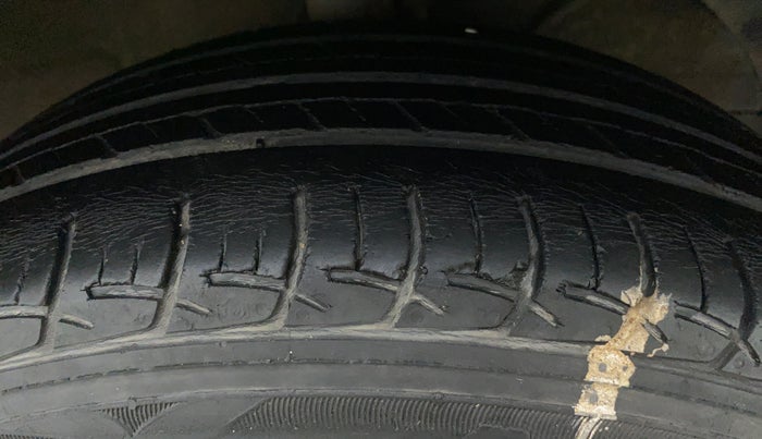 2016 Maruti Baleno DELTA 1.2 K12, Petrol, Manual, Right Front Tyre Tread