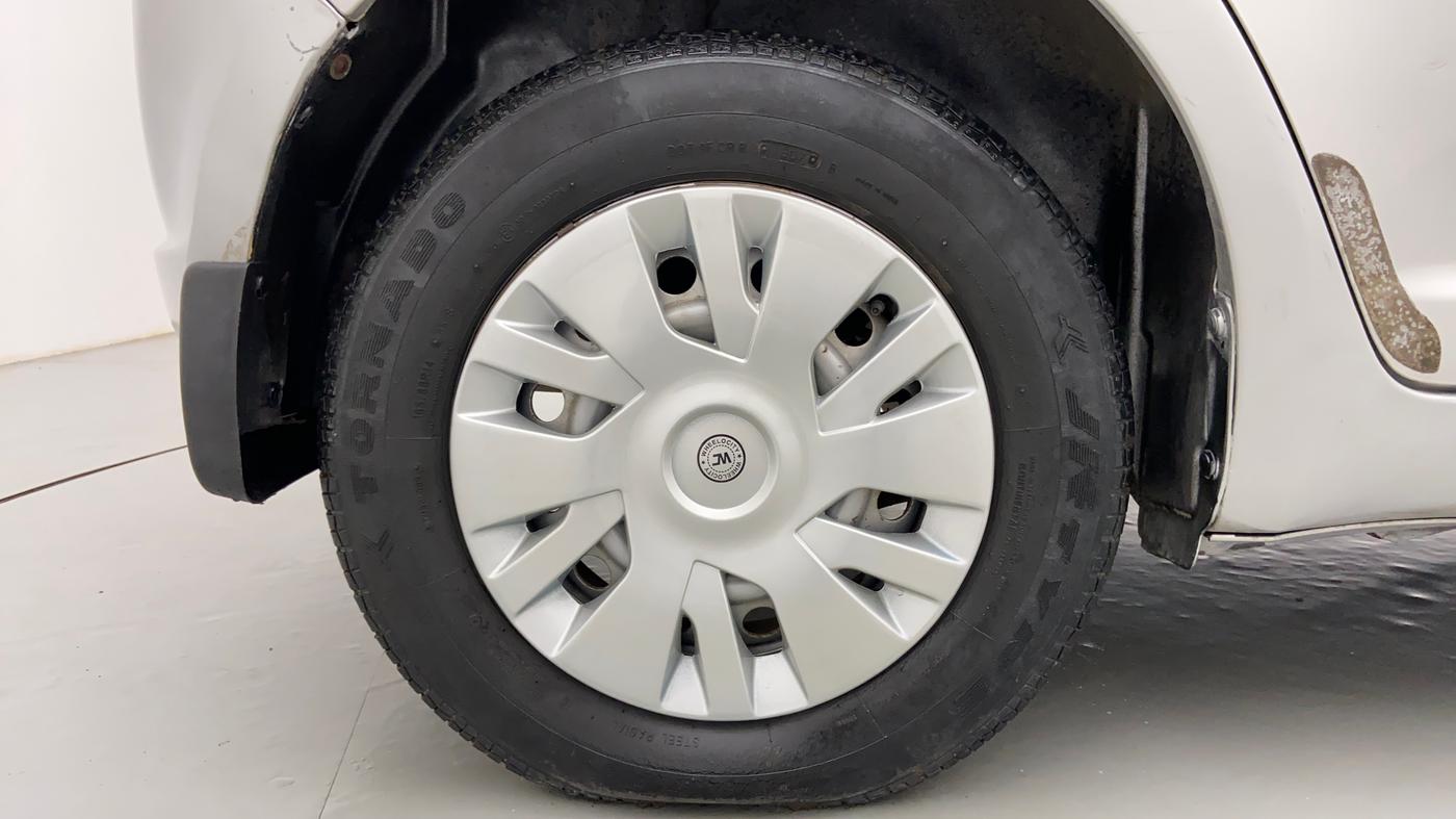 2007 Maruti Swift LXI 1.3, Petrol, Manual, 48,824 km, Right Rear Wheel