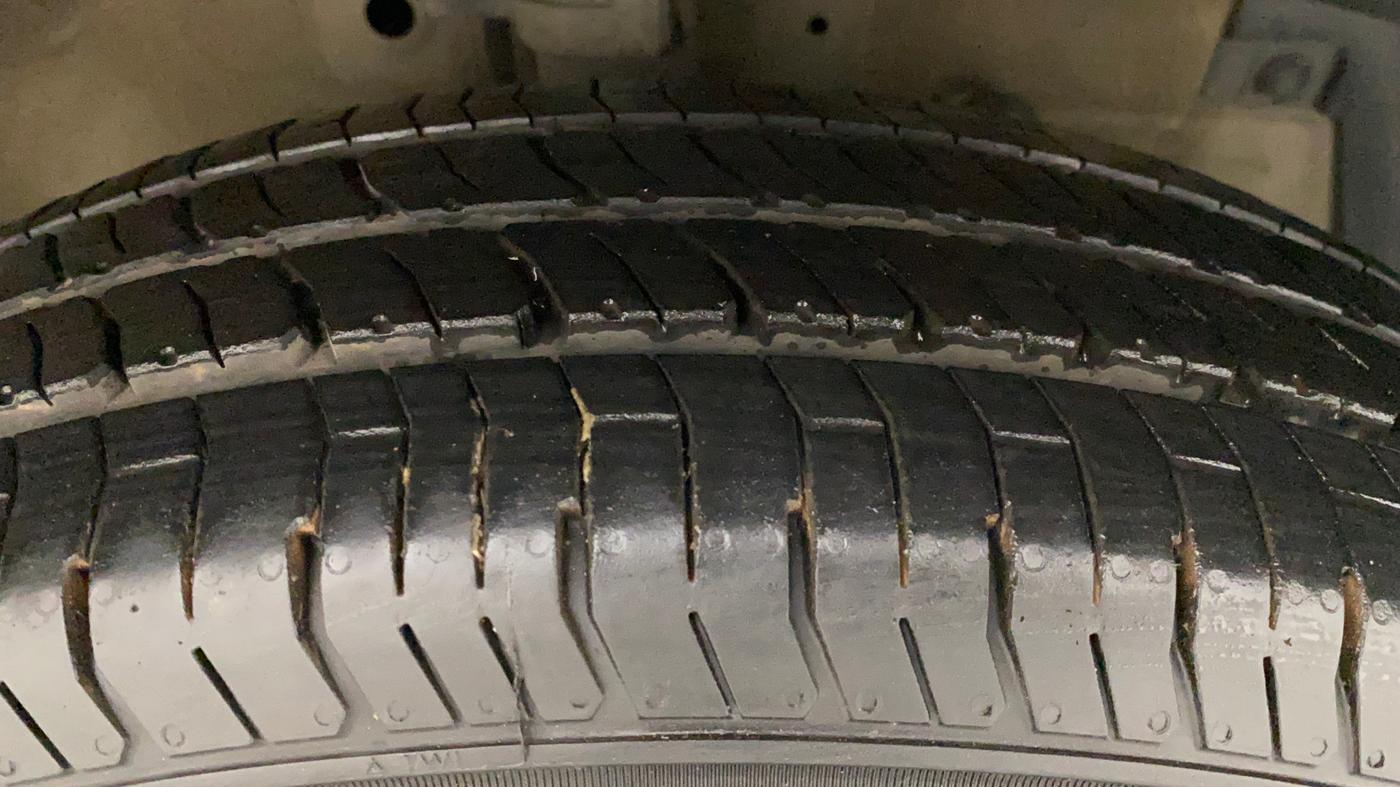 2014 Maruti Swift Dzire VDI, Diesel, Manual, 89,284 km, Right Front Tyre Tread