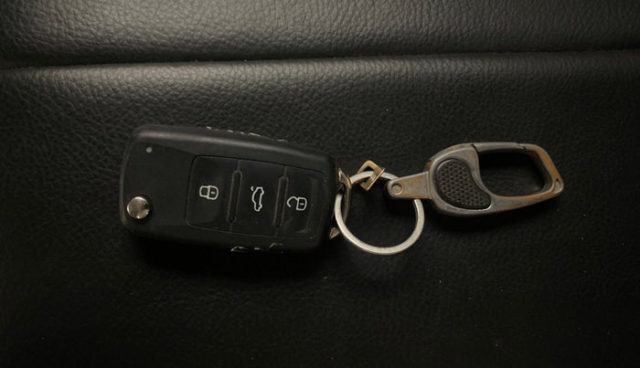 2014 Volkswagen Polo COMFORTLINE 1.5L, Diesel, Manual, 1,13,971 km, Key Close Up