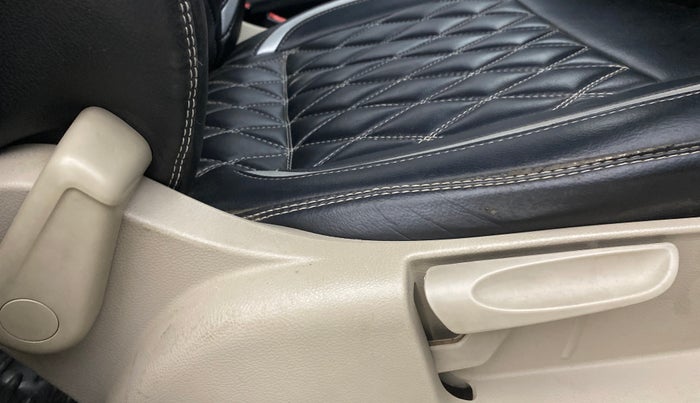 2014 Volkswagen Polo COMFORTLINE 1.5L, Diesel, Manual, 1,13,971 km, Driver Side Adjustment Panel