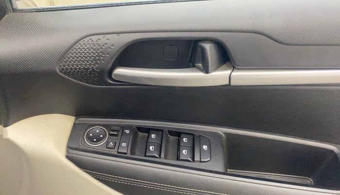 2021 KIA SONET HTX 1.0 IMT, Petrol, Manual, 36,357 km, Driver Side Door Panels Control