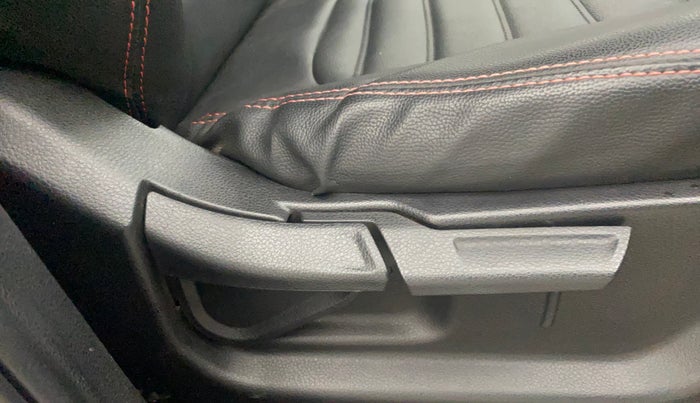 2021 KIA SONET HTX 1.0 IMT, Petrol, Manual, 36,357 km, Driver Side Adjustment Panel