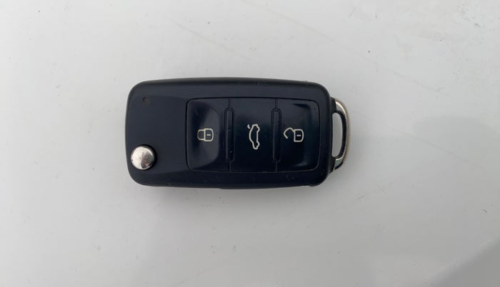 2018 Volkswagen Polo HIGHLINE PLUS 1.0 16 ALLOY, Petrol, Manual, 73,237 km, Key Close Up