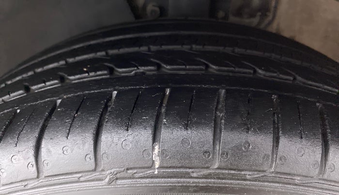 2020 Volkswagen Polo HIGHLINE PLUS 1.0 TSI MT, Petrol, Manual, 31,204 km, Left Front Tyre Tread