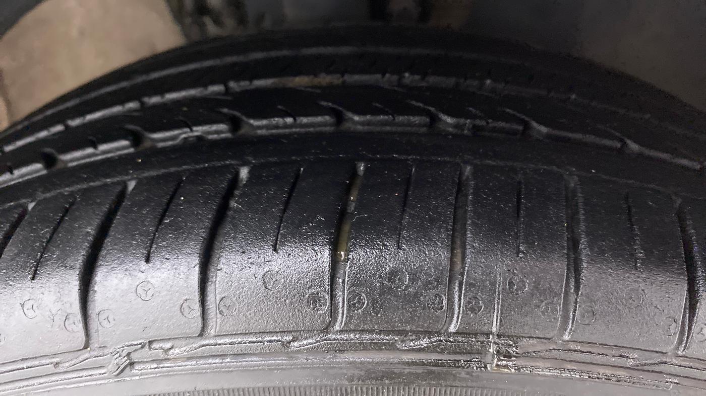 2020 Volkswagen Polo HIGHLINE PLUS 1.0 TSI MT, Petrol, Manual, 31,204 km, Right Front Tyre Tread
