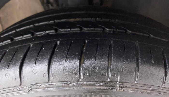 2020 Volkswagen Polo HIGHLINE PLUS 1.0 TSI MT, Petrol, Manual, 31,204 km, Right Front Tyre Tread
