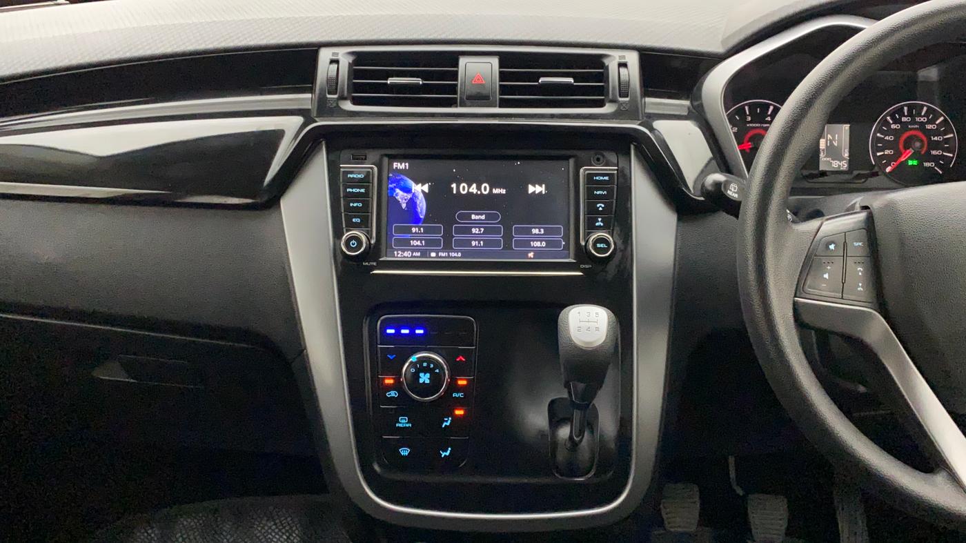 2017 Mahindra KUV 100 NXT K8 P 6 STR, Petrol, Manual, 7,845 km, Air Conditioner