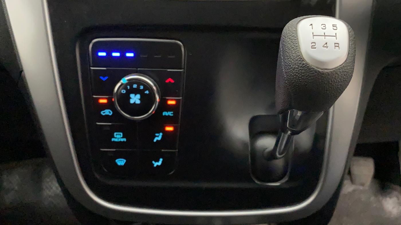 2017 Mahindra KUV 100 NXT K8 P 6 STR, Petrol, Manual, 7,845 km, Gear Lever