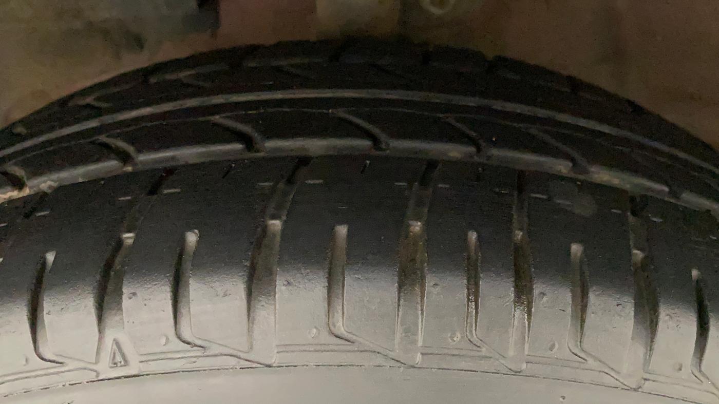 2017 Mahindra KUV 100 NXT K8 P 6 STR, Petrol, Manual, 7,845 km, Left Front Tyre Tread