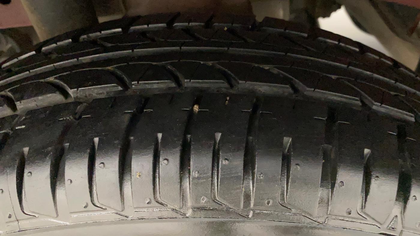 2017 Mahindra KUV 100 NXT K8 P 6 STR, Petrol, Manual, 7,845 km, Right Rear Tyre Tread