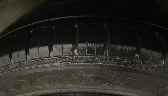 2018 Hyundai Grand i10 SPORTZ 1.2 KAPPA VTVT, CNG, Manual, 35,647 km, Left Rear Tyre Tread