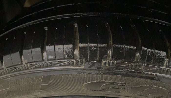 2018 Hyundai Grand i10 SPORTZ 1.2 KAPPA VTVT, CNG, Manual, 35,647 km, Left Front Tyre Tread