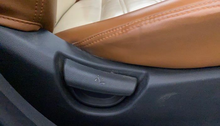 2018 Hyundai Grand i10 SPORTZ 1.2 KAPPA VTVT, CNG, Manual, 35,647 km, Driver Side Adjustment Panel