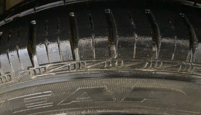 2018 Hyundai Grand i10 SPORTZ 1.2 KAPPA VTVT, CNG, Manual, 35,647 km, Right Rear Tyre Tread