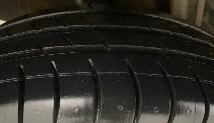 2020 Renault Kwid RXT 1.0 AMT (O), Petrol, Automatic, 1,19,976 km, Right Rear Tyre Tread