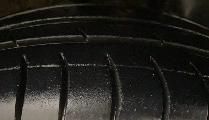 2020 Renault Kwid RXT 1.0 AMT (O), Petrol, Automatic, 1,19,976 km, Right Front Tyre Tread