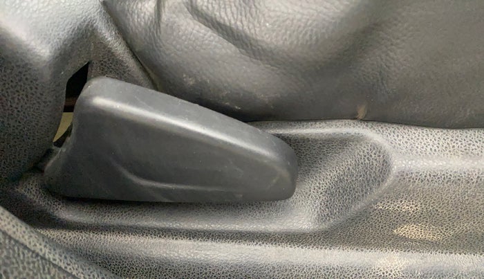 2020 Renault Kwid RXT 1.0 AMT (O), Petrol, Automatic, 1,19,976 km, Driver Side Adjustment Panel