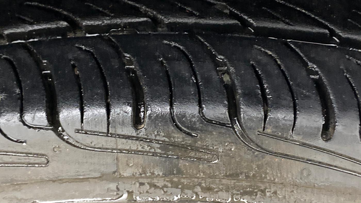 2019 Maruti Swift VXI, Petrol, Manual, 84,360 km, Right Front Tyre Tread