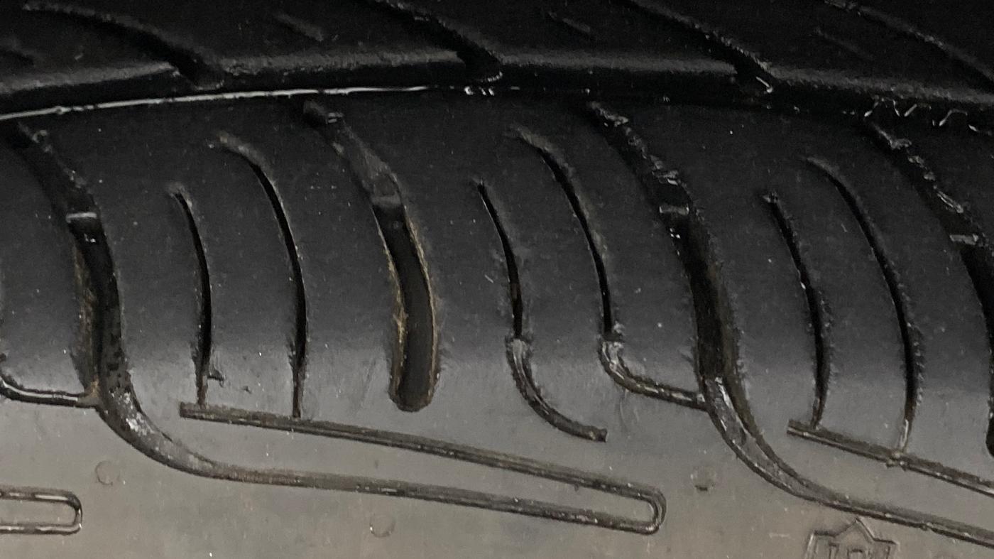 2019 Maruti Swift VXI, Petrol, Manual, 84,360 km, Left Front Tyre Tread