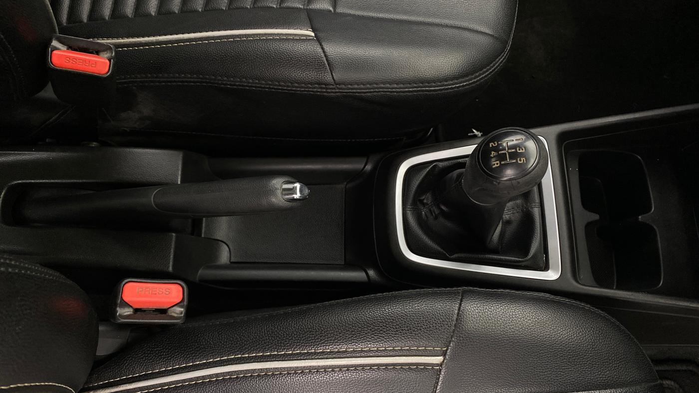 2019 Maruti Swift VXI, Petrol, Manual, 84,360 km, Gear Lever