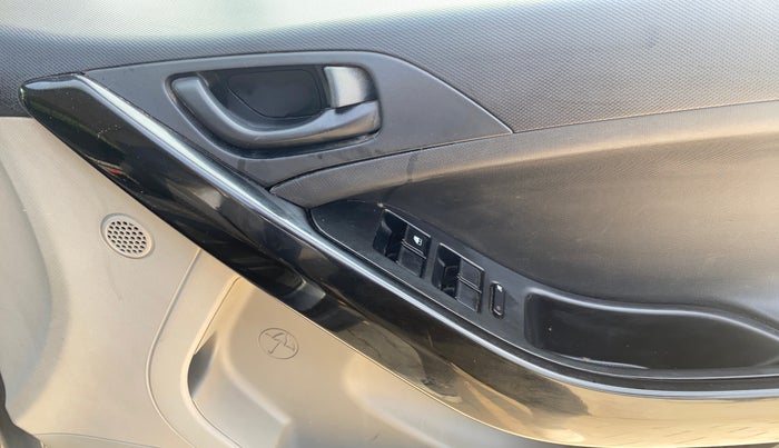2019 Tata NEXON XM DIESEL, Diesel, Manual, 44,074 km, Driver Side Door Panels Control