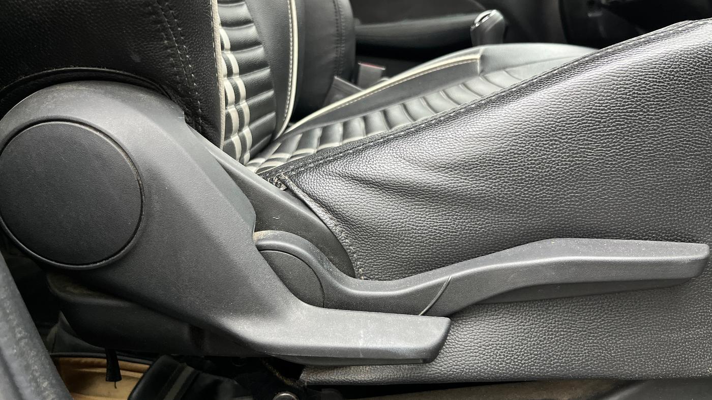 2018 Maruti Swift VXI, Petrol, Manual, 93,749 km, Driver Side Adjustment Panel