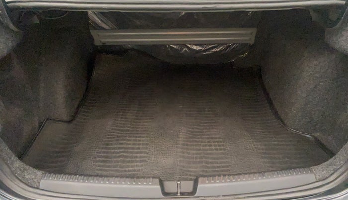 2018 Volkswagen Vento HIGHLINE PLUS 1.5 AT 16 ALLOY, Diesel, Automatic, 70,205 km, Boot Inside