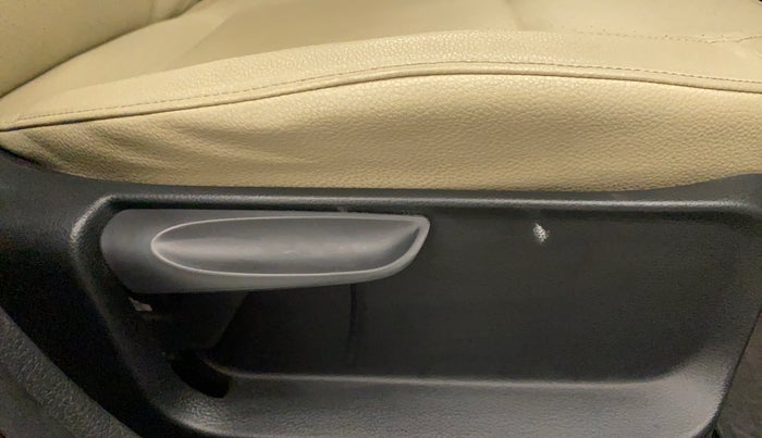 2018 Volkswagen Vento HIGHLINE PLUS 1.5 AT 16 ALLOY, Diesel, Automatic, 70,205 km, Driver Side Adjustment Panel
