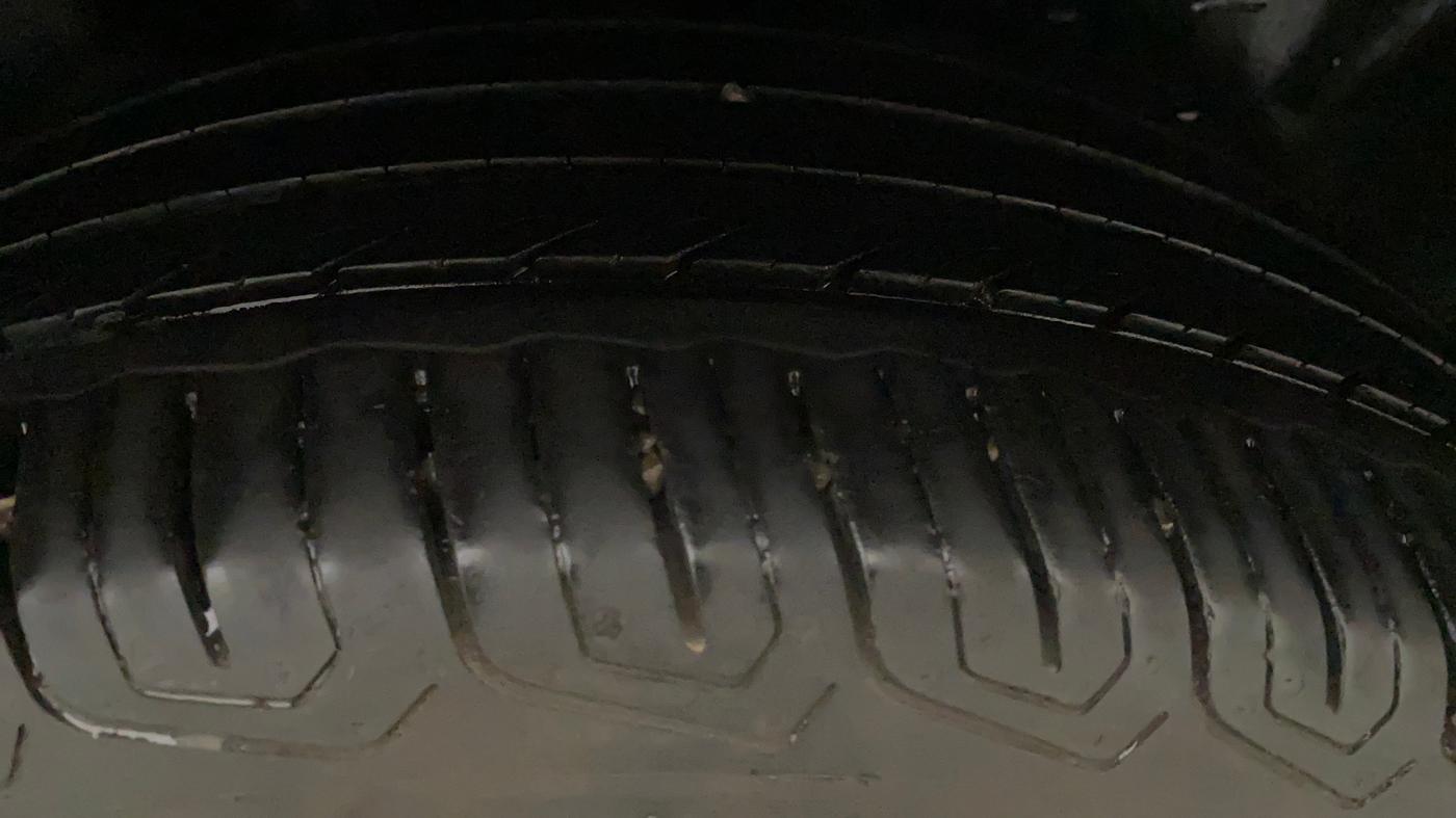 2018 Volkswagen Vento HIGHLINE PLUS 1.5 AT 16 ALLOY, Diesel, Automatic, 70,205 km, Right Rear Tyre Tread