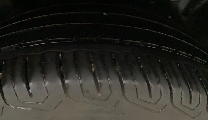 2018 Volkswagen Vento HIGHLINE PLUS 1.5 AT 16 ALLOY, Diesel, Automatic, 70,205 km, Right Rear Tyre Tread