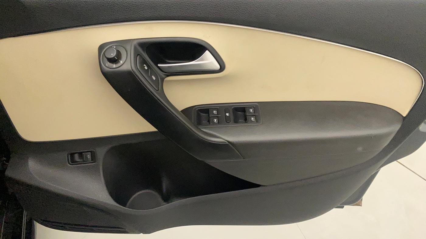 2018 Volkswagen Vento HIGHLINE PLUS 1.5 AT 16 ALLOY, Diesel, Automatic, 70,205 km, Driver Side Door Panels Control
