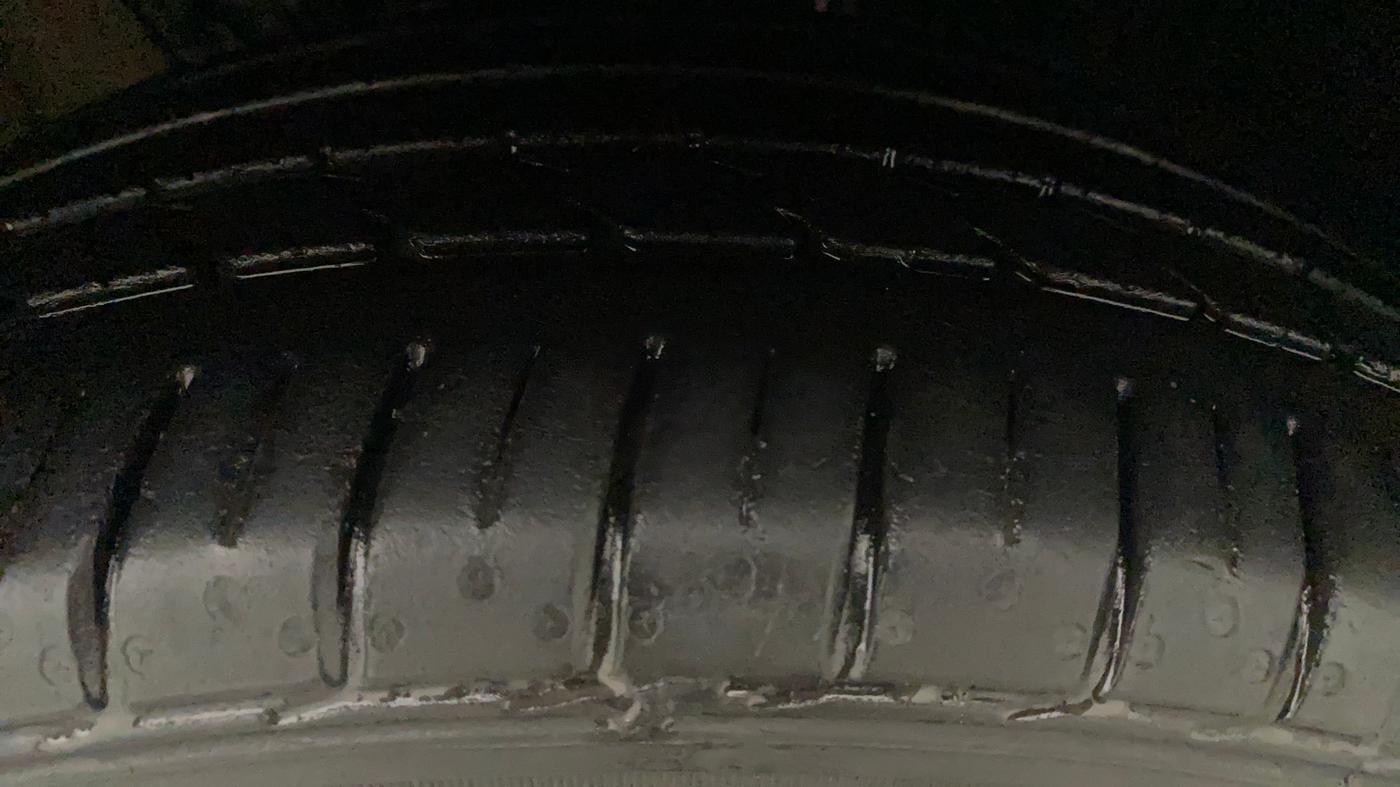2018 Volkswagen Vento HIGHLINE PLUS 1.5 AT 16 ALLOY, Diesel, Automatic, 70,205 km, Left Front Tyre Tread