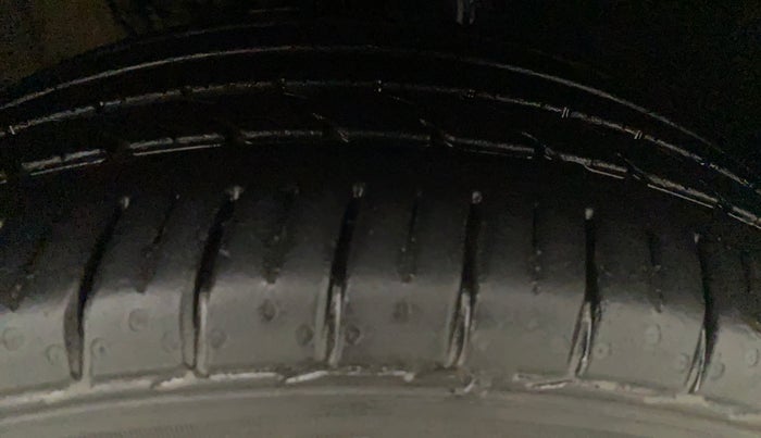 2018 Volkswagen Vento HIGHLINE PLUS 1.5 AT 16 ALLOY, Diesel, Automatic, 70,205 km, Right Front Tyre Tread