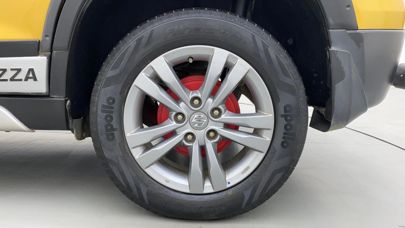 2016 Maruti Vitara Brezza ZDI PLUS DUAL TONE, Diesel, Manual, 37,971 km, Left Rear Wheel