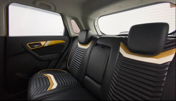 2016 Maruti Vitara Brezza ZDI PLUS DUAL TONE, Diesel, Manual, 37,971 km, Right Side Rear Door Cabin