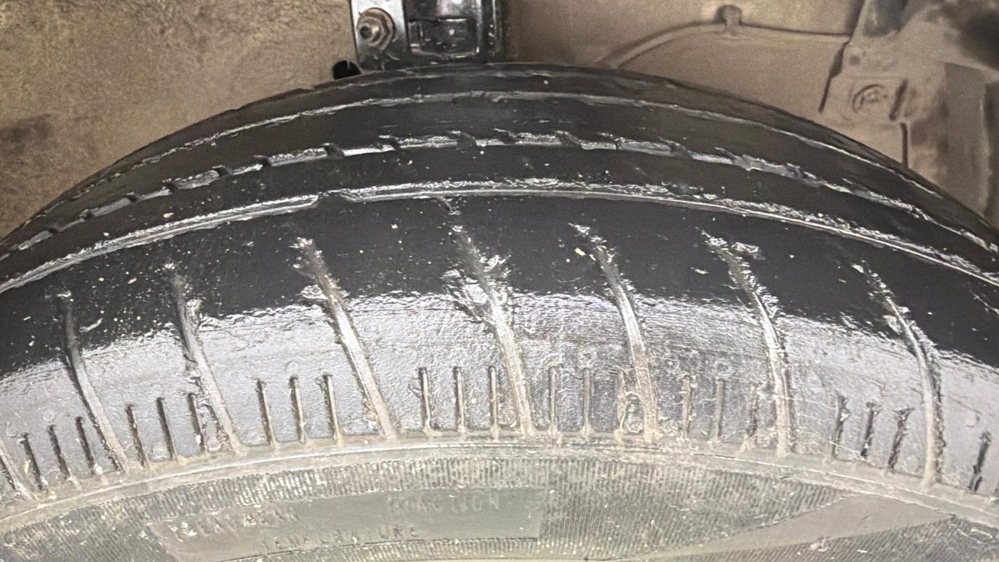2016 Maruti Swift ZXI, Petrol, Manual, 67,131 km, Right Front Tyre Tread