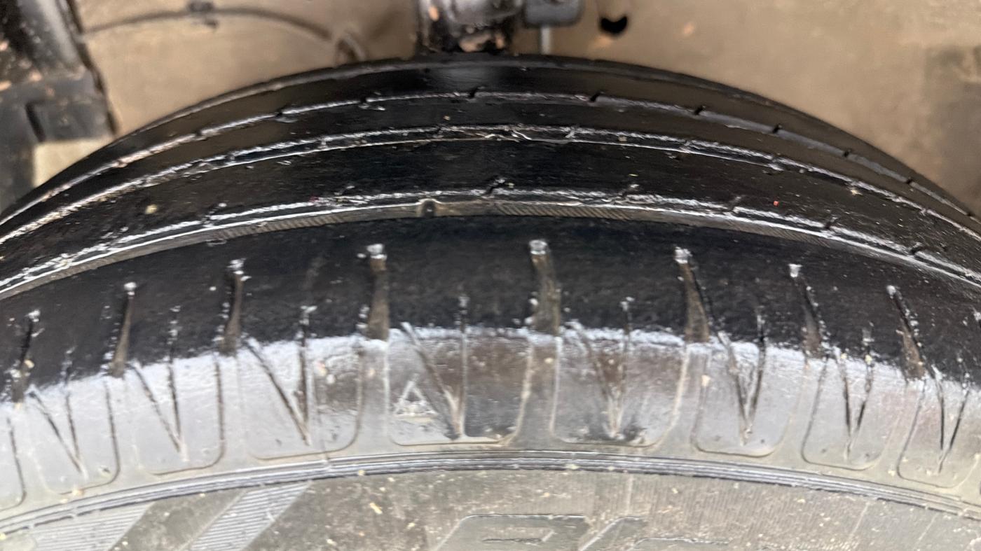 2016 Maruti Swift ZXI, Petrol, Manual, 67,131 km, Left Front Tyre Tread