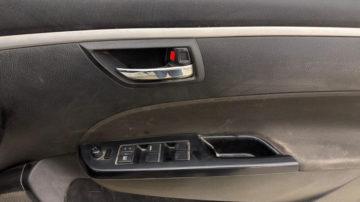 2016 Maruti Swift ZXI, Petrol, Manual, 67,131 km, Driver Side Door Panels Control