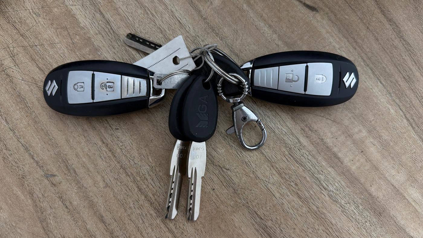 2016 Maruti Swift ZXI, Petrol, Manual, 67,131 km, Key Close Up