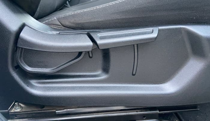 2021 Hyundai VENUE SX PLUS 1.0 TURBO DCT, Petrol, Automatic, 52,065 km, Driver Side Adjustment Panel