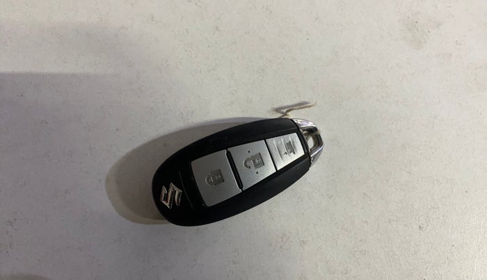 2017 Maruti Baleno ZETA PETROL 1.2, Petrol, Manual, 40,547 km, Key Close Up