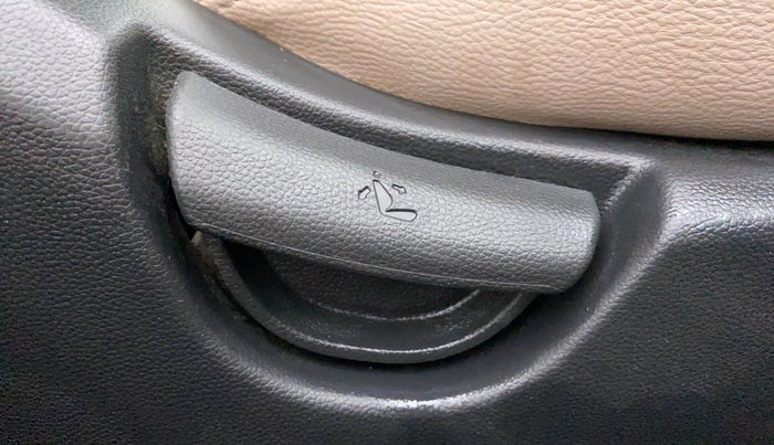2017 Hyundai Grand i10 SPORTZ (O) AT 1.2 KAPPA VTVT, Petrol, Automatic, 74,977 km, Driver Side Adjustment Panel
