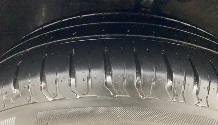 2020 Hyundai Verna SX 1.5 VTVT, Petrol, Manual, 27,736 km, Left Front Tyre Tread